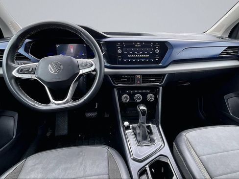 Used 2023 Volkswagen Taos SE w/ Panoramic Sunroof Package FWD image 13