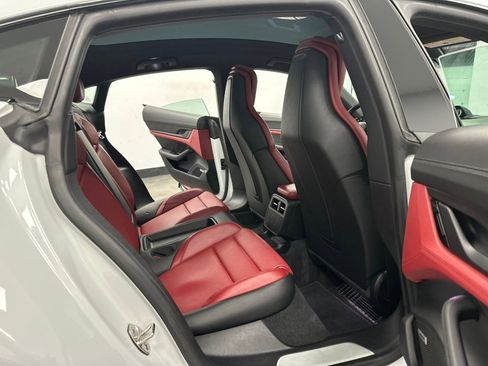 Used 2020 Porsche Taycan 4S image 33