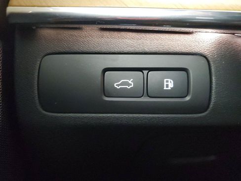 Certified 2024 Volvo XC90 T8 Plus AWD/4WD image 35
