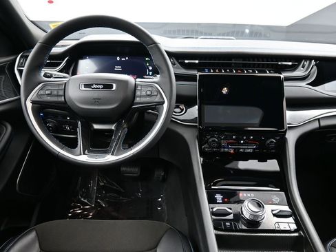 Used 2024 Jeep Grand Cherokee Trailhawk image 21