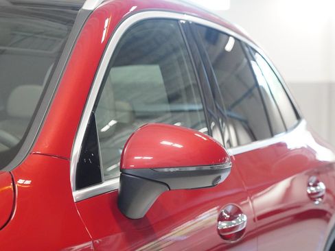 Used 2024 Mercedes-Benz GLC 300 4MATIC image 7