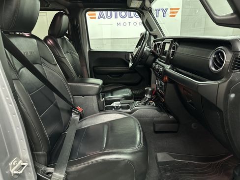Used 2018 Jeep Wrangler Unlimited Sahara image 22