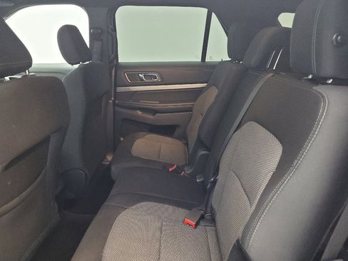 Used 2018 Ford Explorer XLT FWD image 18