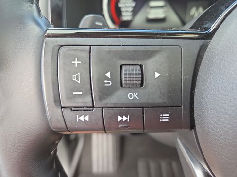 Used 2023 Nissan Pathfinder Platinum image 35