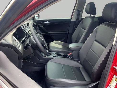 Used 2020 Volkswagen Tiguan SEL AWD/4WD image 17