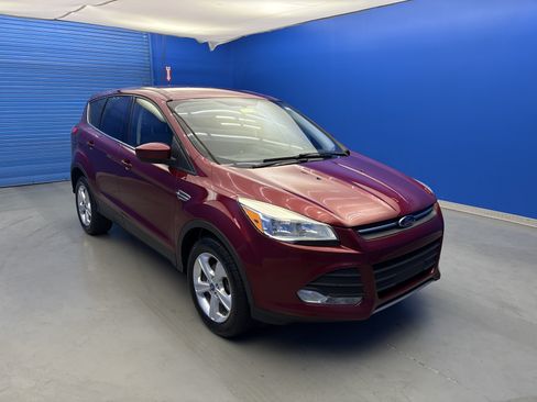 Used 2013 Ford Escape SE FWD image 2