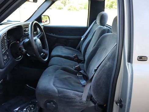 Used 1999 Chevrolet Silverado 2500 LS w/ Firm Ride Suspension Pkg AWD/4WD image 17