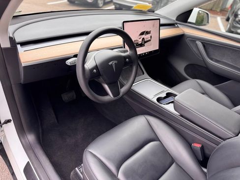 Used 2024 Tesla Model Y Long Range AWD/4WD image 13