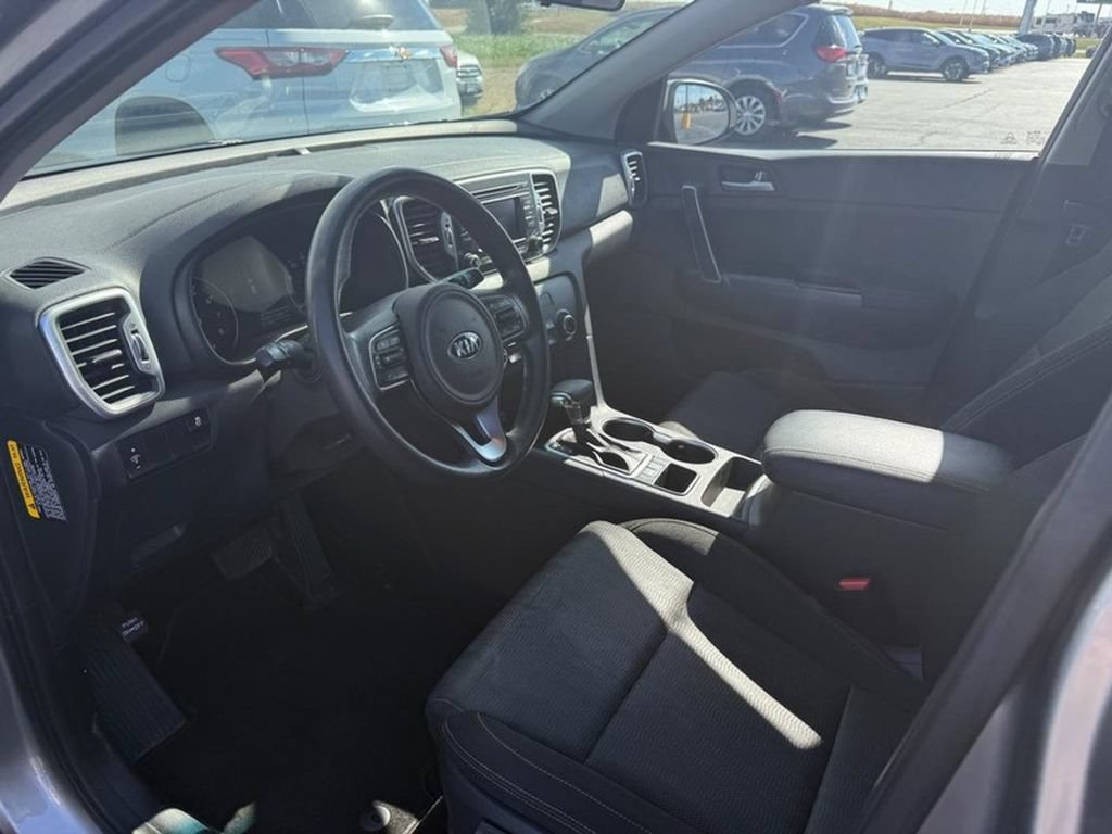 Used 2019 Kia Sportage LX FWD image 2