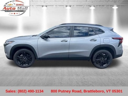 Used 2024 Chevrolet Trax ACTIV w/ Sunroof Package FWD image 2