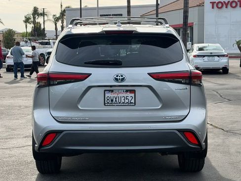 Used 2021 Toyota Highlander Limited FWD image 7