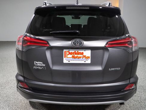 Used 2018 Toyota RAV4 Limited FWD image 8