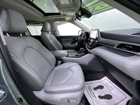 Used 2023 Toyota Highlander XLE image 28