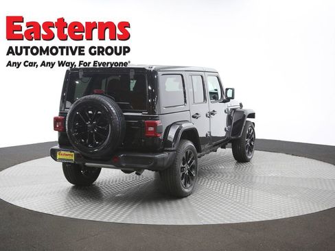 Used 2025 Jeep Wrangler Unlimited Sahara w/ Safety Group AWD/4WD image 39