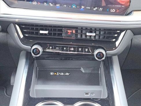 New 2025 Chevrolet Suburban High Country image 17