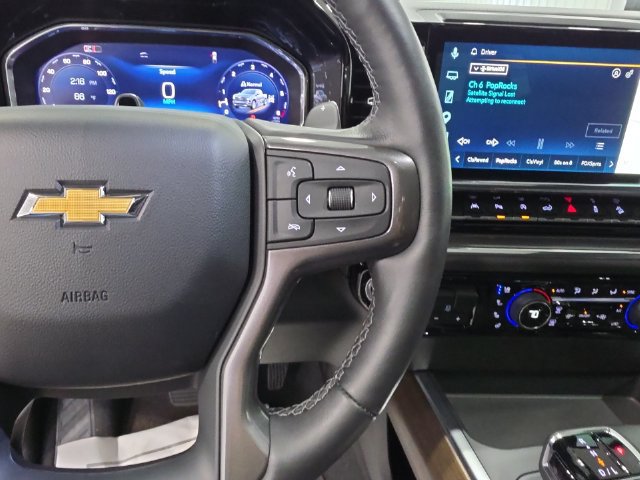 Used 2025 Chevrolet Silverado 1500 High Country w/ Technology Package AWD/4WD image 17