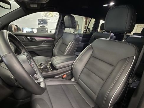 Used 2025 Buick Enclave Preferred image 16