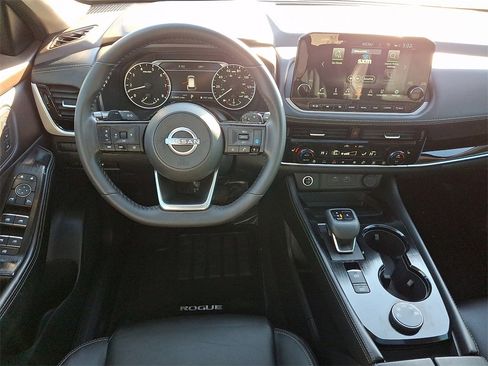 Used 2023 Nissan Rogue SL w/ SL Premium Package image 12