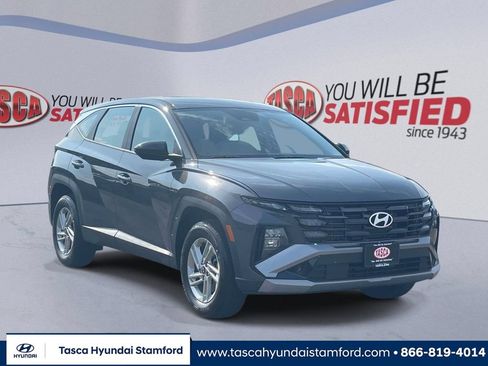 Certified 2025 Hyundai Tucson SE AWD/4WD image 1