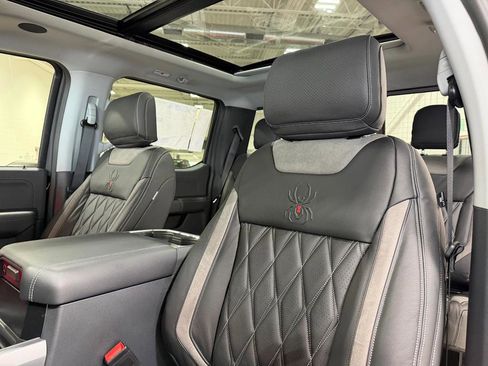 New 2026 Ford F250 Lariat w/ Black Appearance Package image 25