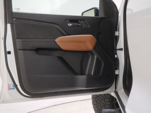 Used 2023 GMC Canyon AT4 w/ AT4 Premium Package AWD/4WD image 17