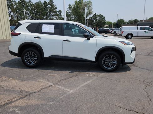 Used 2024 Nissan Rogue S AWD/4WD image 13