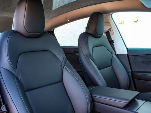 Used 2026 Tesla Model Y Long Range image 39