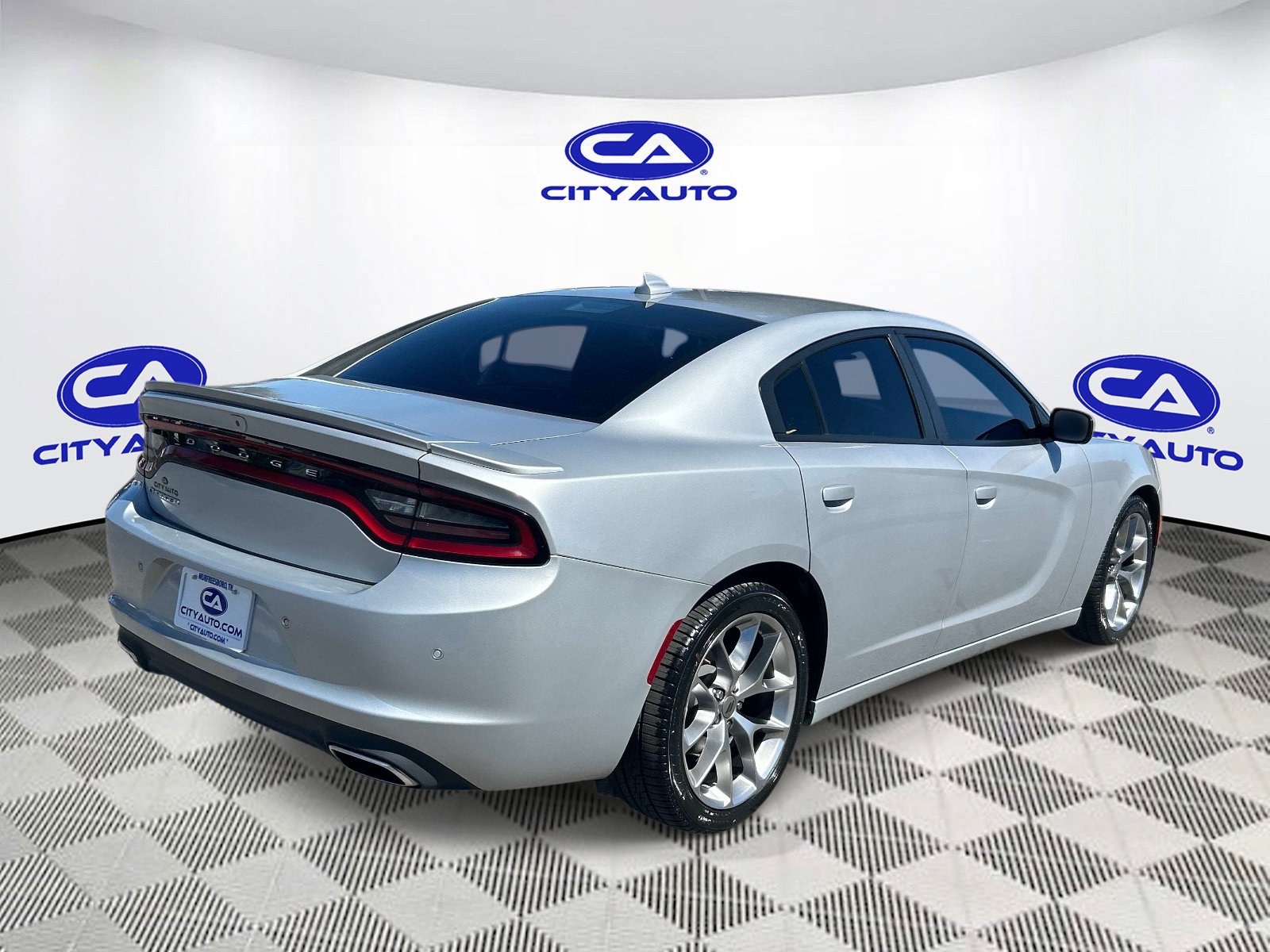 Used 2020 Dodge Charger SXT w/ Plus Group RWD image 3