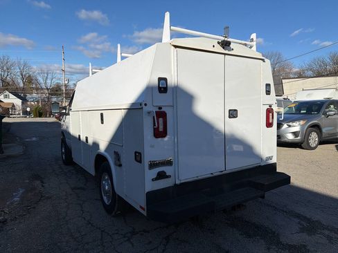 Used 2021 Ford E-350 and Econoline 350 Super Duty w/ Power Windows & Locks Group image 25