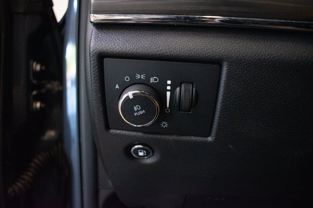 Used 2021 Jeep Grand Cherokee Limited AWD/4WD image 19