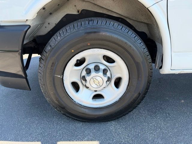Used 2020 Chevrolet Express 3500 RWD image 18