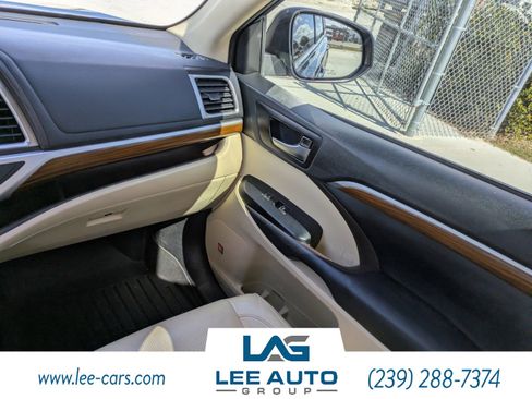 Used 2019 Toyota Highlander Limited image 15