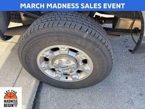 Used 2016 Ford F250 XLT w/ XLT Premium Package image 3