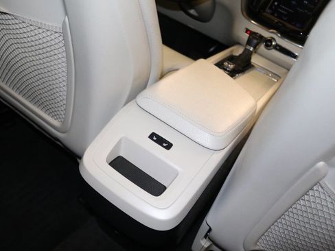 Used 2019 Volvo XC60 T5 Momentum w/ Premium Package image 65