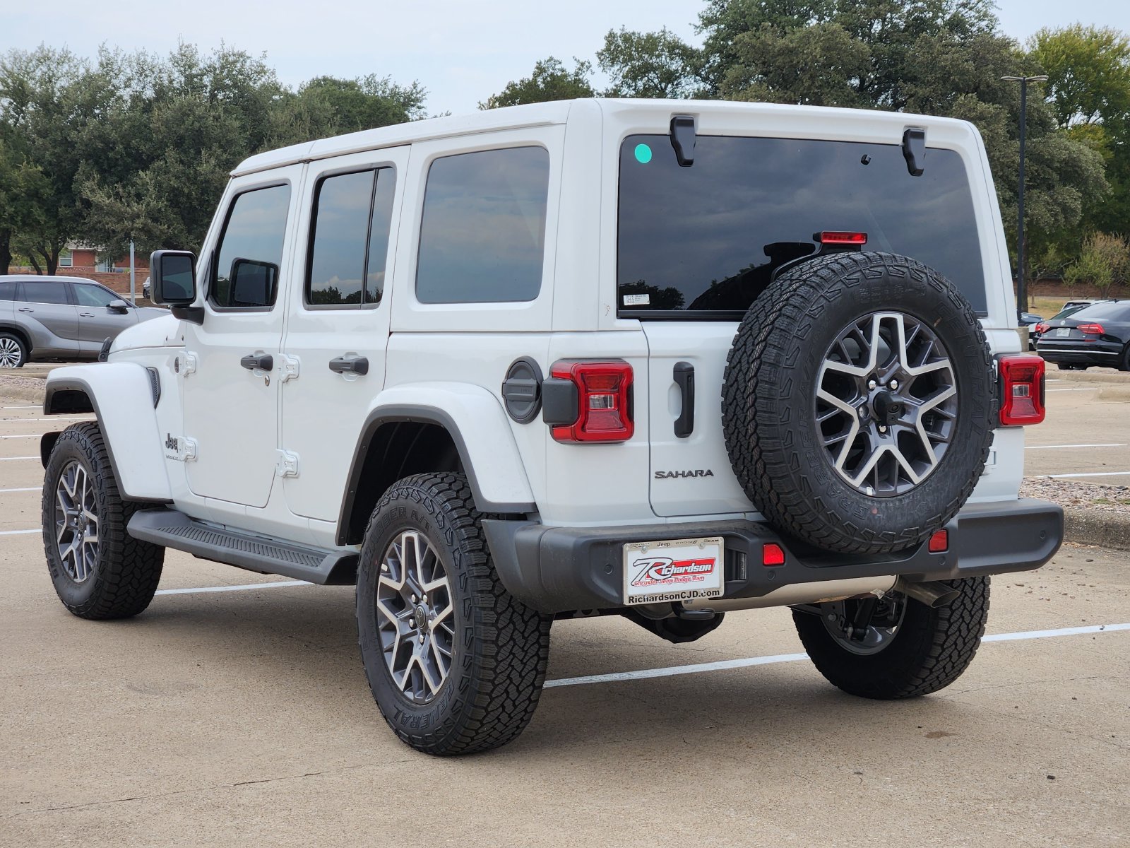 New 2026 Jeep Wrangler Unlimited Sahara AWD/4WD image 4