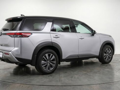 Used 2025 Nissan Pathfinder SV FWD image 9