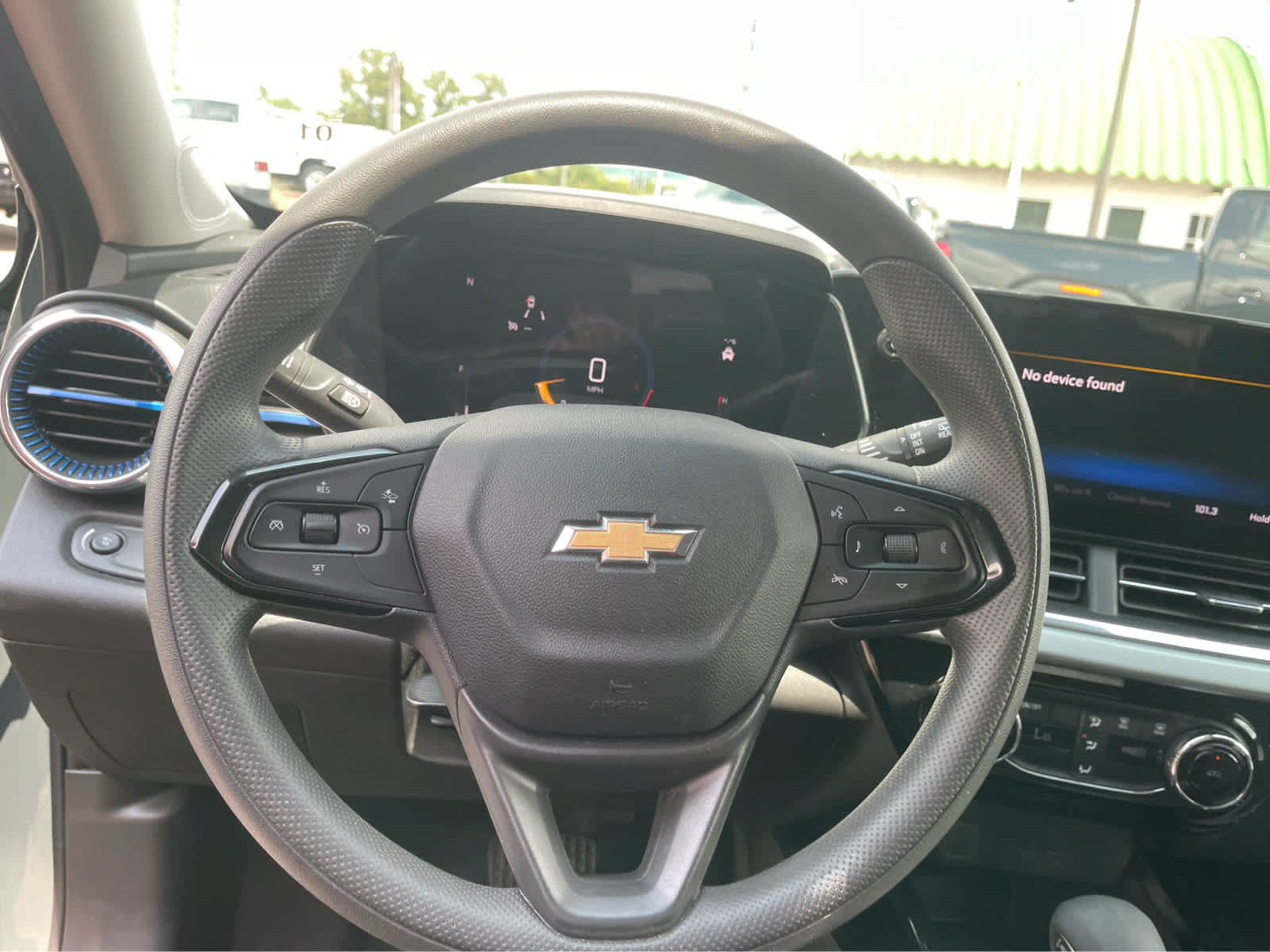 Used 2025 Chevrolet Trax LT FWD image 15
