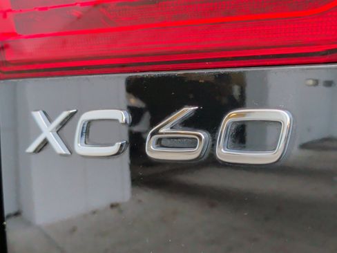 Used 2025 Volvo XC60 B5 Plus image 39
