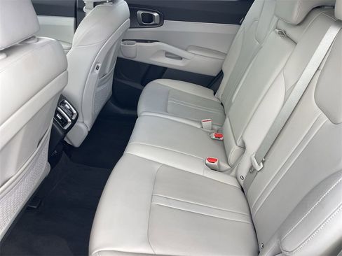 Used 2025 Kia Sorento S w/ Panoramic Sunroof Package image 16