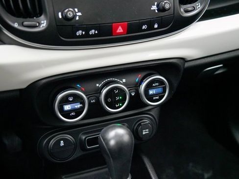 Used 2020 FIAT 500L Lounge image 29