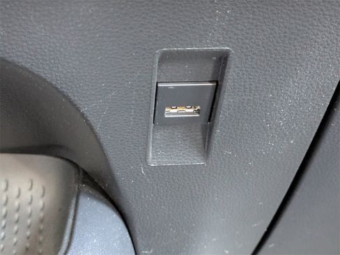 Used 2022 Toyota Corolla LE image 21