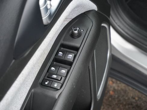 Used 2023 Jeep Compass Latitude image 16