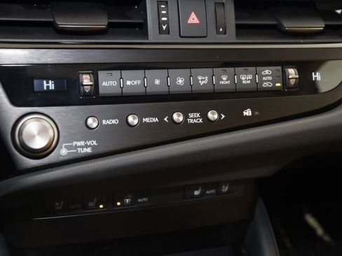 Used 2024 Lexus ES 350 w/ Premium Package image 30