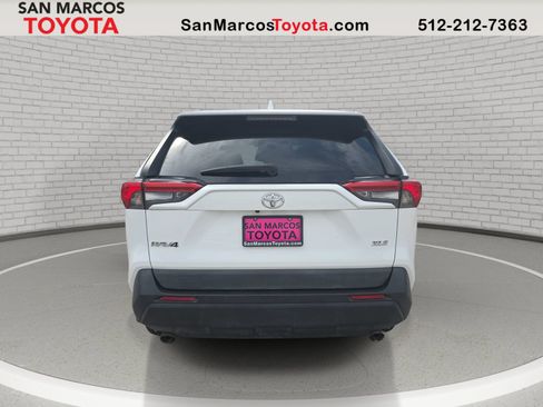 Used 2021 Toyota RAV4 XLE w/ Convenience Package FWD image 7