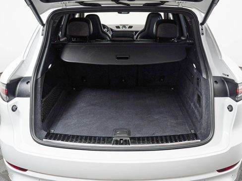 Certified 2023 Porsche Cayenne Turbo AWD/4WD image 25
