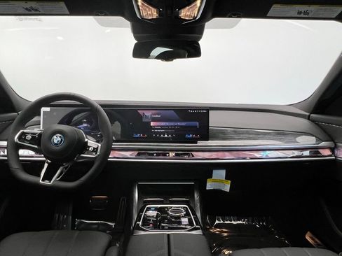 Used 2026 BMW i7 eDrive50 w/ M Sport Package image 11