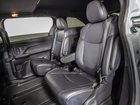 Used 2024 Toyota Sienna XLE Woodland Edition image 11