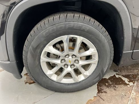 Used 2018 Chevrolet Traverse LT FWD image 28