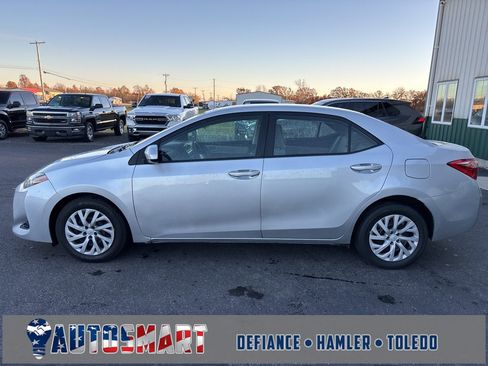 Used 2018 Toyota Corolla LE image 2
