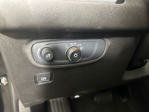 Used 2024 GMC Terrain SLE AWD/4WD image 18
